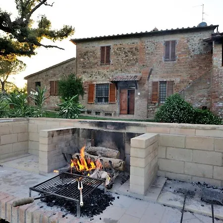 Sigliano Sleeps 6 Pool Wifi Apartment